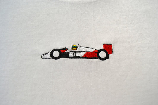 T-shirt LuckyLap Project'88 bianca in cotone biologico, dettaglio del ricamo